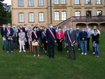 Image of Cours' new town council under Covid-19 restrictions